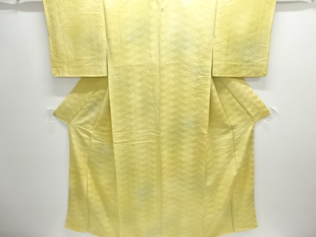 菊青海波模様織り出し一つ紋付け下げ色無地着物